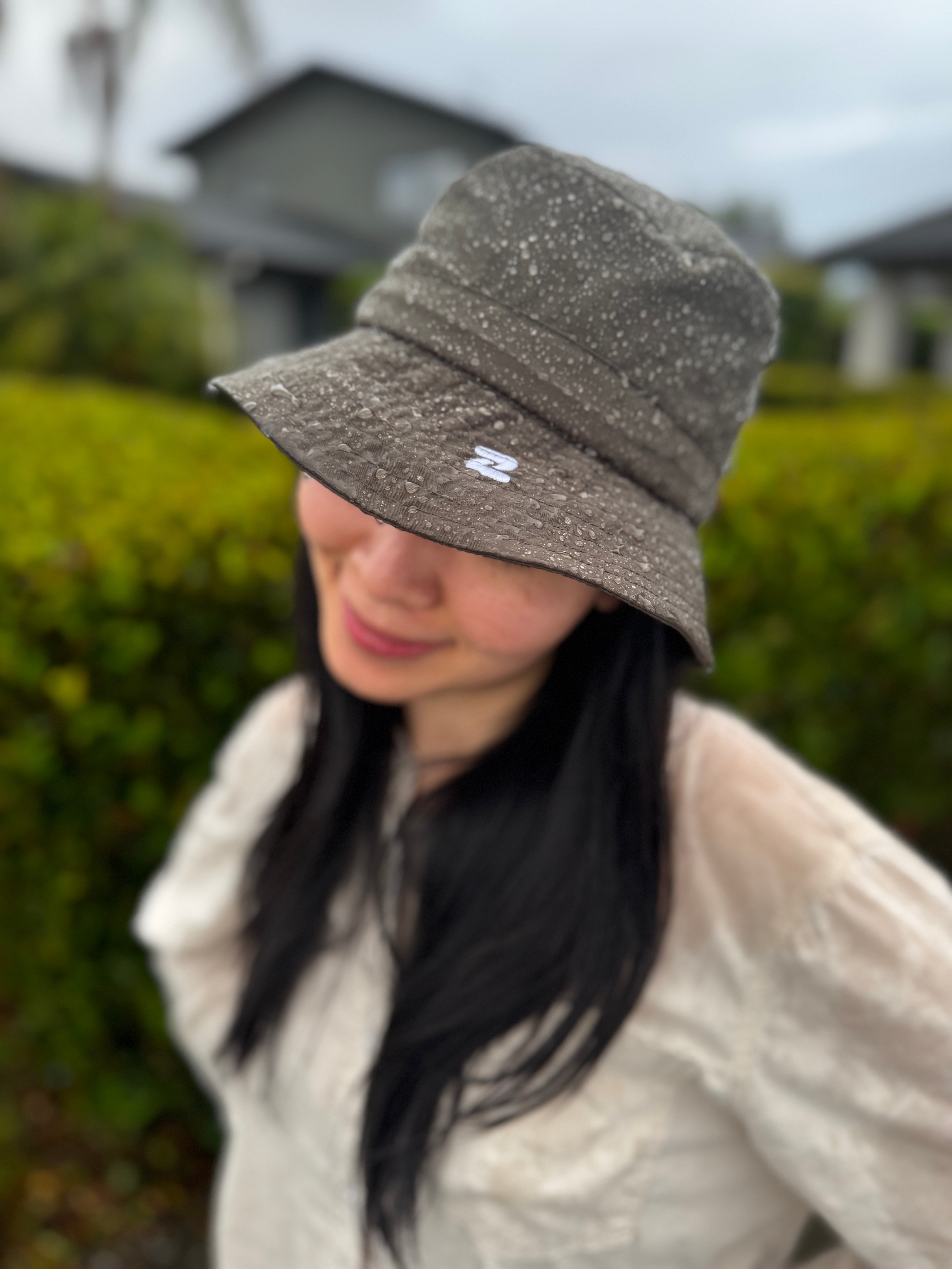 OSZEA Elements hat outdoors
